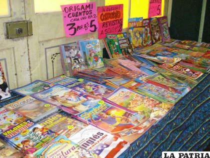 Bibliografía variada a precios económicos en Feria Popular del Libro