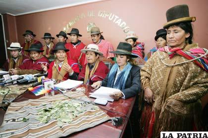 Consejo Originario Plurinacional de Ponchos Rojos de Bolivia (Copobol), en conferencia de prensa
