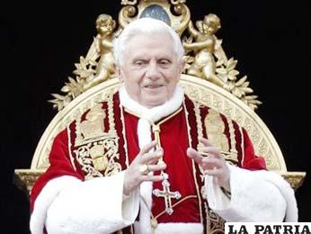 Benedicto XVI asegura que se está violando el derecho fundamental a la libertad religiosa