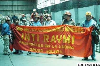 Dirigentes de los trabajadores mineros de Inti Raymi