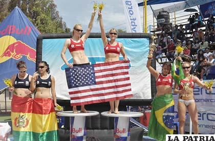 Los equipos de Bolivia, Claudia Pavisic y Johann Balderrama,subcampeón; Estados Unidos, campeón Liz Pagano y Kimberly Mc. Guiven y tercero Brasil; Ana Texiera y Marly de Souza