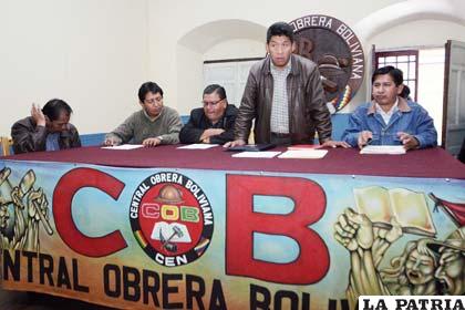 La COB acepta el 11% de incremento salarial y suspende el paro indefinido, Solares habla de cuarto intermedio