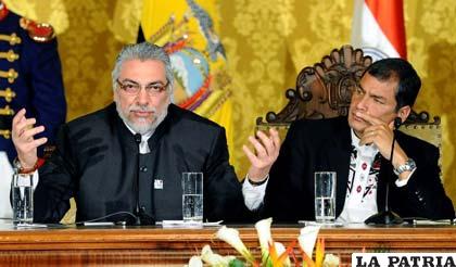 Mandatario paraguayo, Fernando Lugo, junto a su par ecuatoriano, Rafael Correa