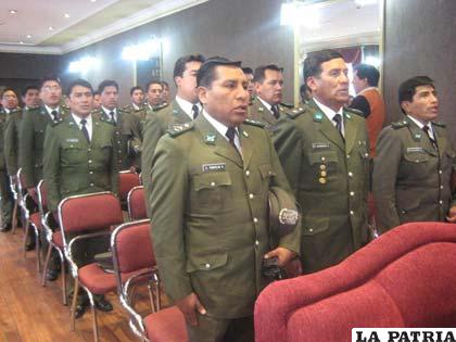Uniformados en la celebración del quinto aniversario de la Felcc