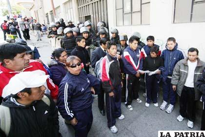 Estudiantes fueron aprehendidos por la Policía en La Paz