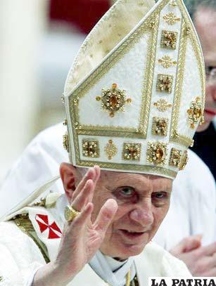 El papa Benedicto XVI dice que Cristianos se han convertido en un pueblo lejano de Dios