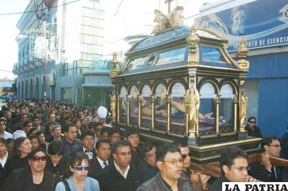 Comunidad católica acompañó la imagen sagrada en su recorrido por las calles de la ciudad