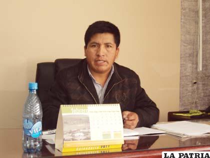 El presidente de la Brigada Parlamentaria, Doroteo Martínez anuncia el acuerdo con el Ministerio de Desarrollo Productivo y Economía Plural