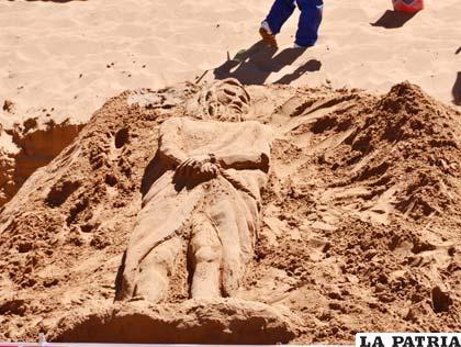 Jesús antes de llevar la cruz es azotado 