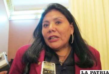 La diputada Norma Piérola (PPB - CN) acusó al presidente de “Traición a la Patria” por la venta de estaño a Venezuela
