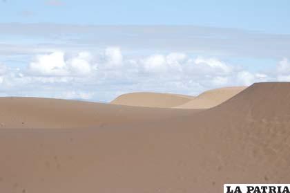 Las dunas de arena, el desierto orureño