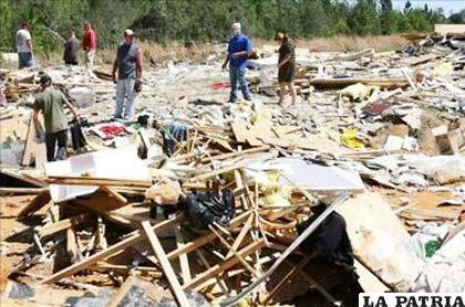 Más de 750 viviendas fueron destruidas por un tornado