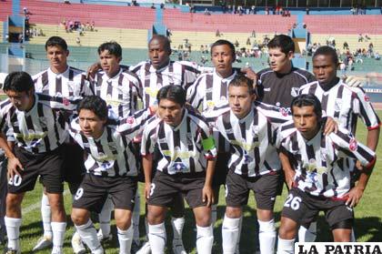 Oruro Royal con la esperanza de vencer este fin de semana a E.M. Huanuni