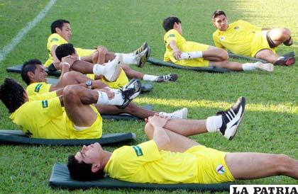 Carlos Lampe en el entrenamiento de la Selección Nacional