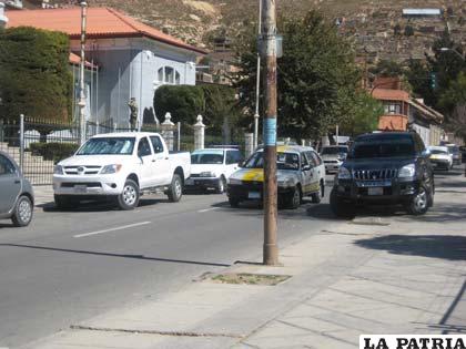 Infringió el artículo 121 del Reglamento de Tránsito