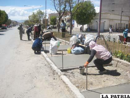 Los trabajadores de Avance de Obras no tienen ropa de trabajo