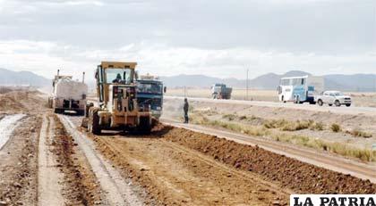 Trabajos en la doble vía La Paz-Oruro cumplen cronograma
