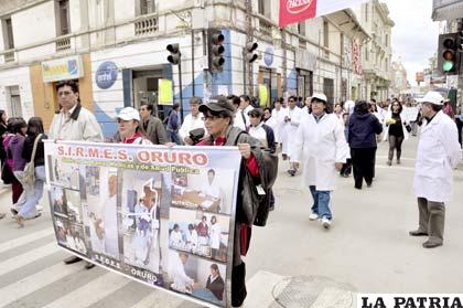 Dirigentes de Sirmes durante la movilización