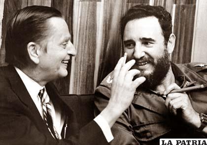 Fidel Castro y Olof Palme conversan en La Habana durante la visita oficial
del primer ministro de Suecia a Cuba en 1975. Palme declaró abiertamente
su simpatía por la Revolución cubana y consideraba a Fidel “un
buen amigo”