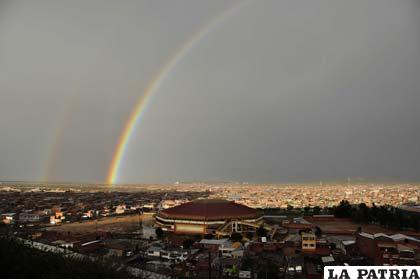 Una tarde nublada, pero con un color atractivo en el firmamento
