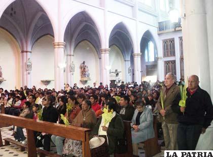 Comunidad católica, en Domingo de Ramos, dio inicio a la celebración de la Semana Santa