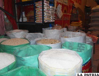 Los abarroteros se quejan por la baja en las ventas de los productos