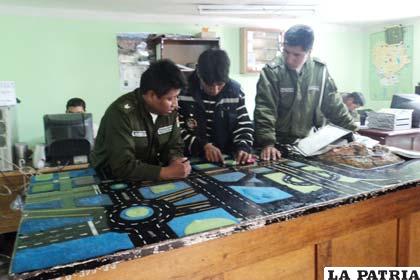 Efectivos policiales de tránsito analizan como habría pasado el hecho