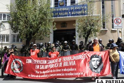 Mientras se mantiene el paro del sector salud, Gobierno aplica paliativos para atender a enfermos