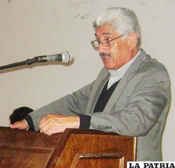El historiador Fernando Cajías presentó una propuesta de desarrollo de la cultura 