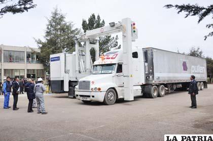 Scanner de Aduana Nacional donado por China descubre mercadería de contrabando en primer día de prueba