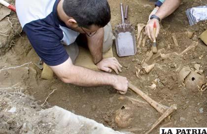 Arqueólogos peruanos hallaron lo que parece ser un altar de sacrificios humanos