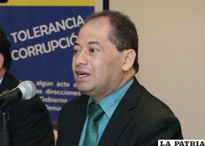 Ministro Romero advierte con desbaratar movilizaciones