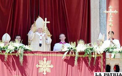 En el día de la resurrección, el Papa Benedicto XVI pide paz para los países en conflictos
