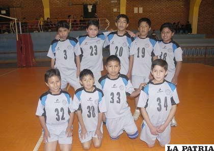 Jugadores del equipo de Santa María en mini niños