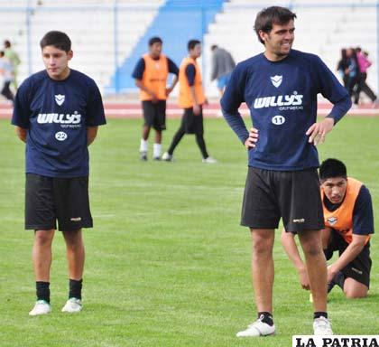 Los jugadores Mario Parrado y Luiz Carlos Vieira en el quipo titular
