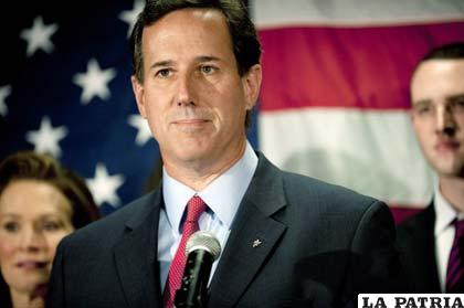 Rick Santorum renunció a su candidatura presidencial, dejando libre el camino a Mitt Romney que se presume se enfrentará a Barack Obama en las elecciones de noviembre