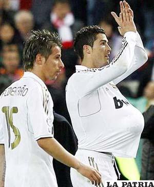 Ronaldo dedica el gol a su pareja