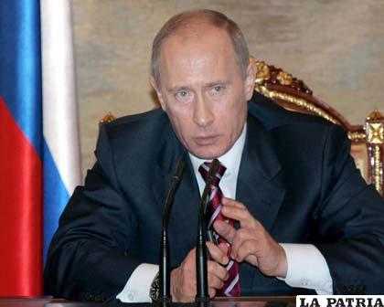 Diputados de la Duma o Cámara denuncian fraude en las elecciones y dejan plantado al primer ministro y presidente electo de Rusia, Vladímir Putin