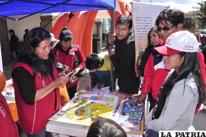 Exposición de paneles para socializar la Ley 214