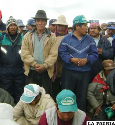 Comunarios de Salinas preocupados por la cosecha de la quinua sembrada en el sector en conflicto con Potosí