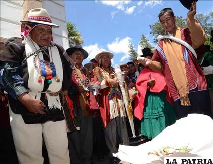 Comisión de Justicia Plural de la Cámara de Diputados pidió informe al magistrado Gualberto Cusi, quien emplea la hoja de coca para la resolución de algunas causas. (Foto: fransiscup.blogspot.com)