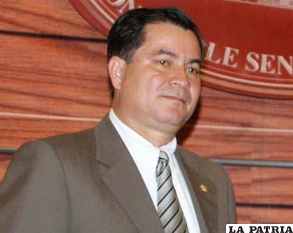 El jefe de bancada de Convergencia Nacional en la Cámara de Senadores, Roger Pinto pidió este jueves que el Impuesto a las Transacciones Financieras (ITF) sea destinado al sector de los discapacitados y a salud. (Foto: prensascz.blogspot.com9