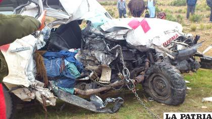 Uno de los cuerpos de la víctima quedó atrapado en la ambulancia