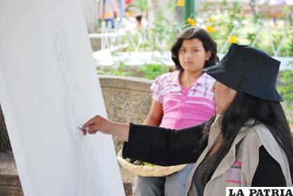 Rina Mamani, logra en sus obras una técnica soberbia con una imaginación 
insondable