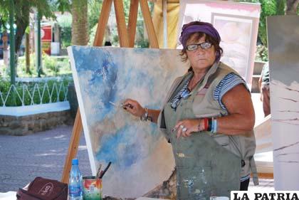 María Rosa Espain, la artista cuyo imaginario vibra con paisajes que la rodean