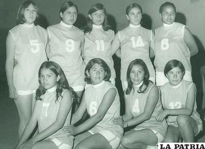 5) Betty Saavedra, 9) Remedios Medinacelly, 11) Nancy Aliaga, 14) Deisy Saavedra, 8) Teresa de la Cruz, 7) Rosmery Ávila, 6) Zunilda Mendoza, 4) Jael Arce y 13) Melani Ortiz (Foto: archivo)