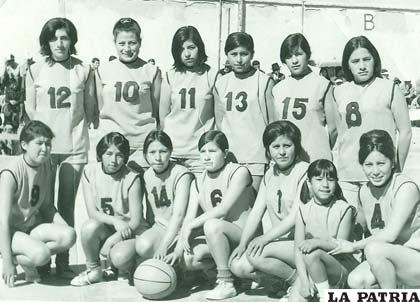 Integrantes del Club Fernández en 1975 (Zunilda Mendoza No. 5) (Foto: archivo)