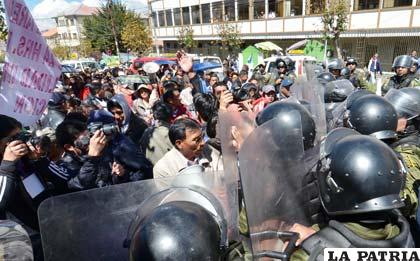 La Policía ayer salió a las calles para “controlar” las movilizaciones (Foto: APG)