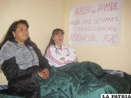 Las dos mujeres que iniciaron ayer la medida extrema de la huelga de hambre