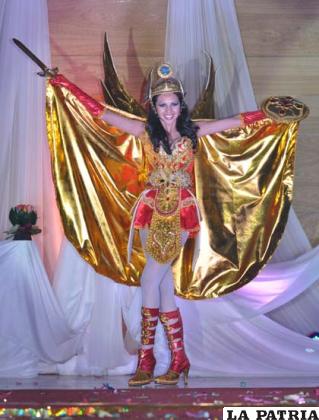 Impactante Sasha Medina, vestida de ángel de la Diablada